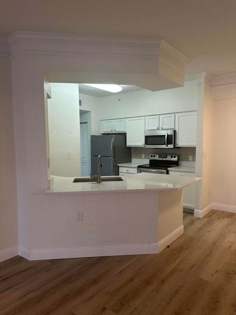 Building Photo - 9905 Baywinds Dr