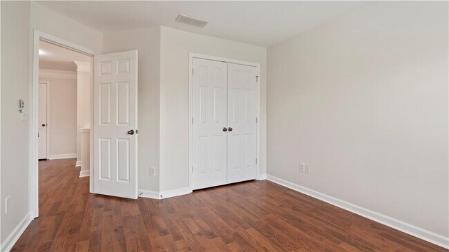 Building Photo - 4835 Silver Leaf Dr