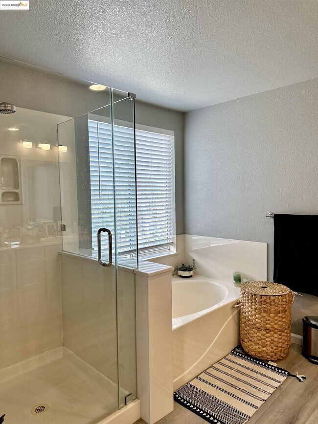 Building Photo - 4519 Twin Creeks Ct