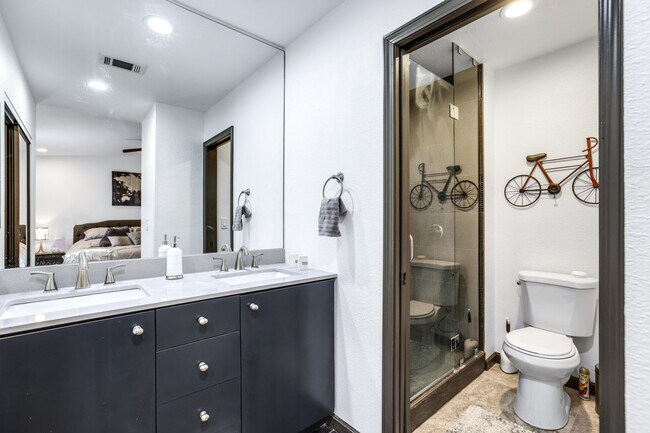 Building Photo - 1233 E Via Escuela