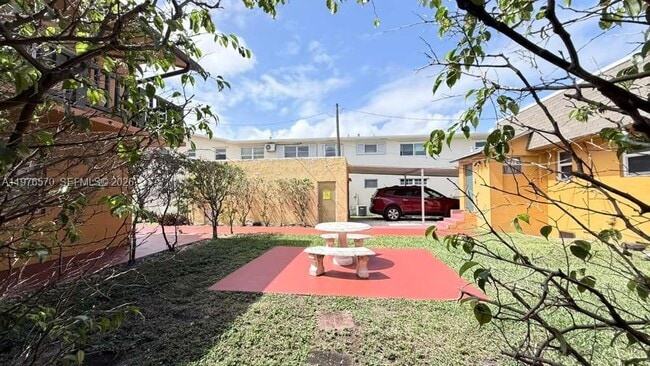 Building Photo - 1702 McKinley St