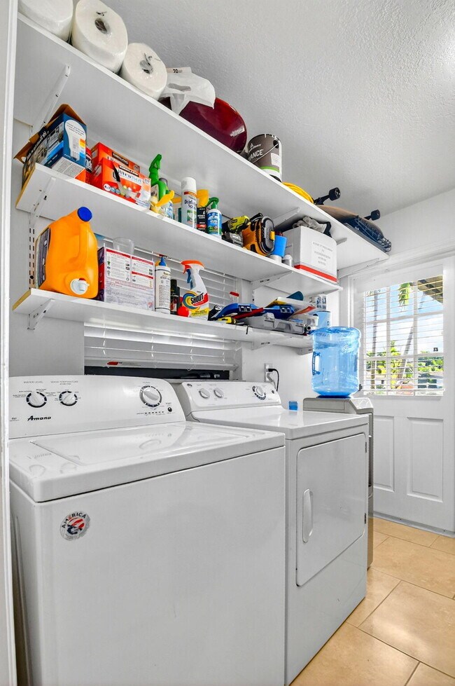 Building Photo - 435 Pine Villa Dr