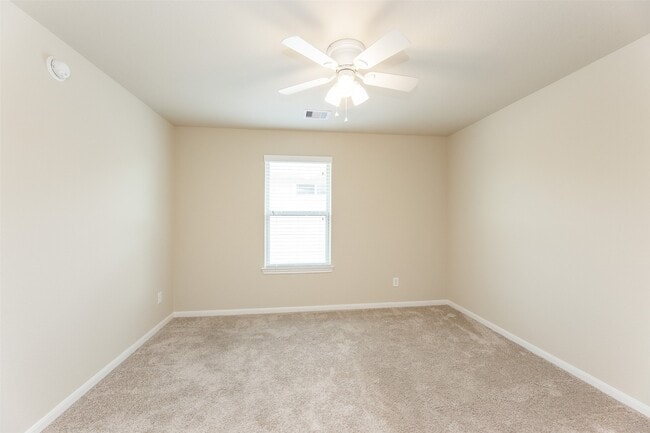 Building Photo - 16915 Sedum Grn