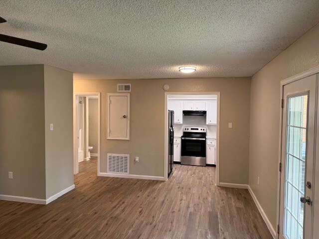 Building Photo - 6205 Jackson Rd