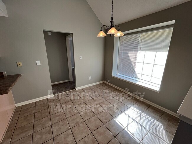 Building Photo - 10095 Lynham Dr