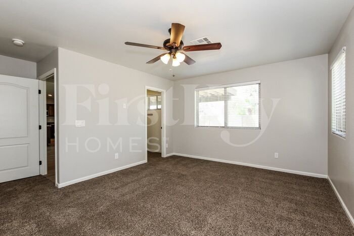 Building Photo - 2722 E Cactus Rd