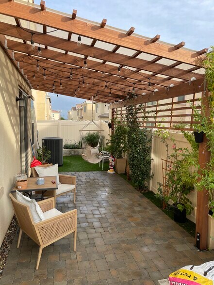 Back Patio - 969 W Jasmine Way