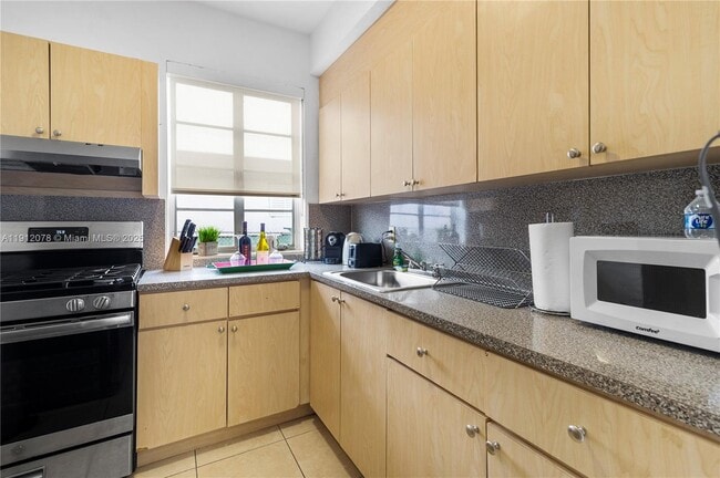 Building Photo - 301 86th St