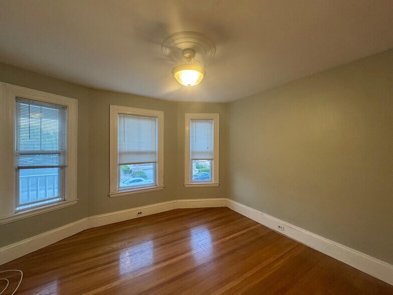 Building Photo - 106 Highland Ave