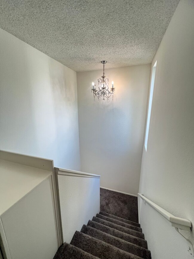 Building Photo - **MOVE IN DEPOSIT SPECIAL** 2 Bedroom 2.5 ...