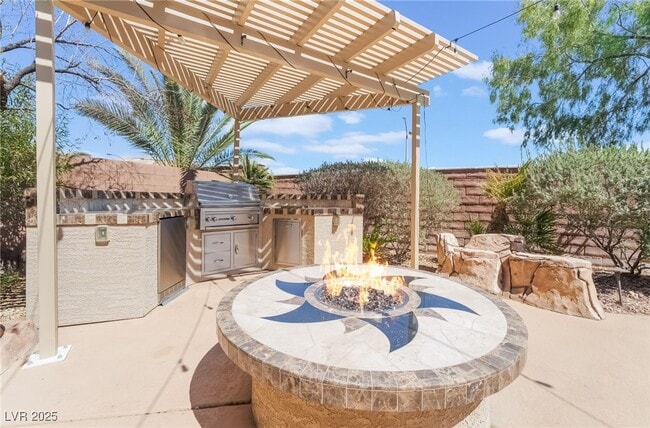 Building Photo - 9592 Staff Ln