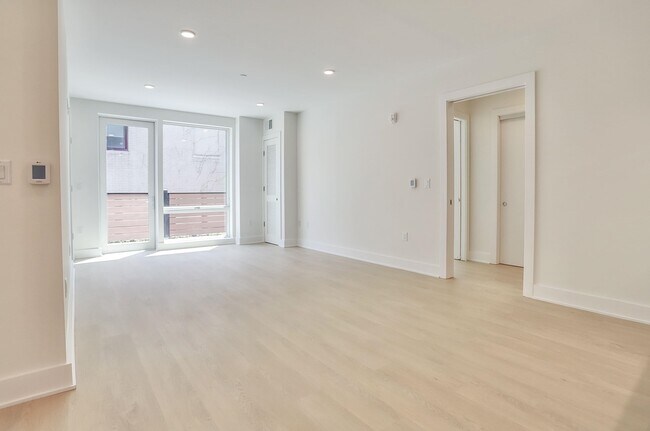 Building Photo - 303 Madison St