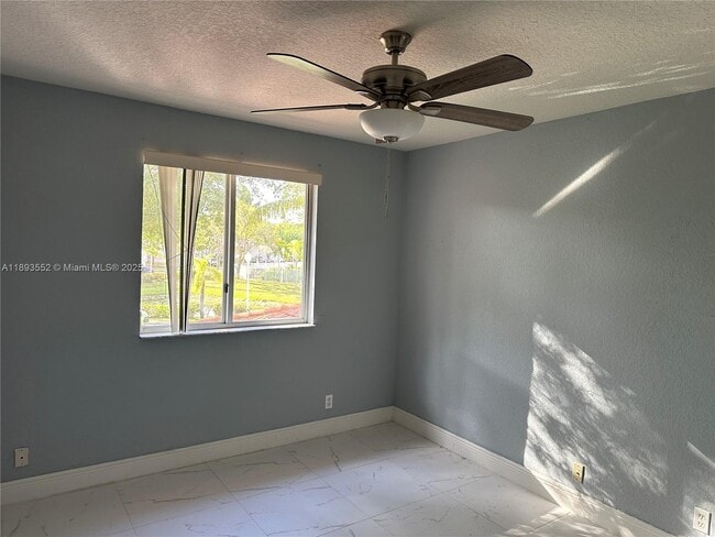 Building Photo - 7653 Tamarac Island Cir