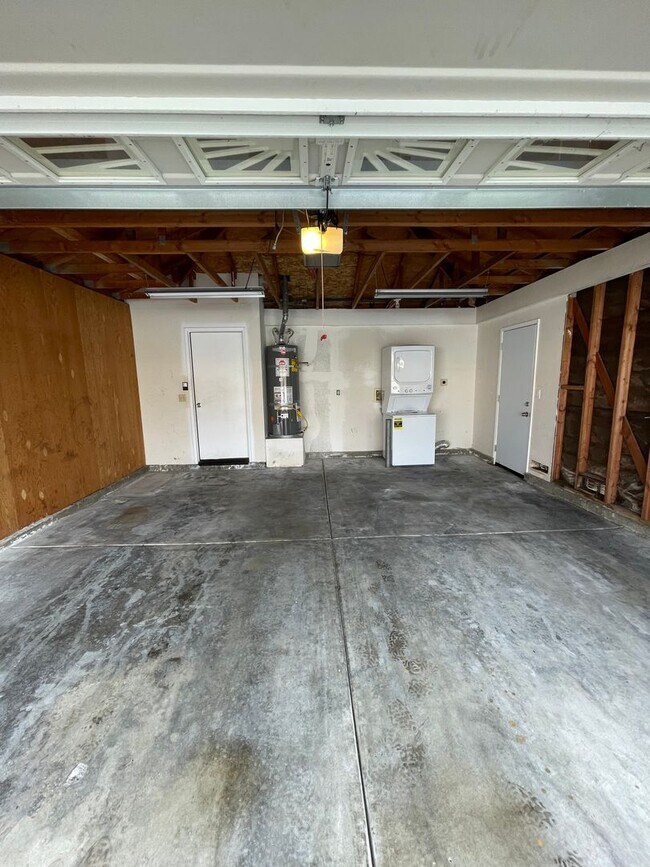 Building Photo - Absolutely stunning remodeled 3 bedroom 2 and half bathroom home in the heart of Mira Mesa!