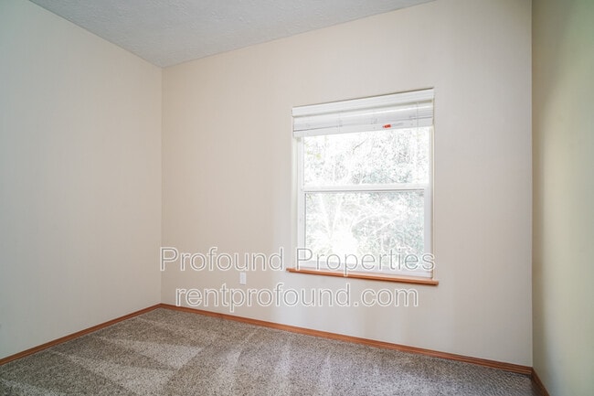 Building Photo - 2623 NE Rocky Butte Rd