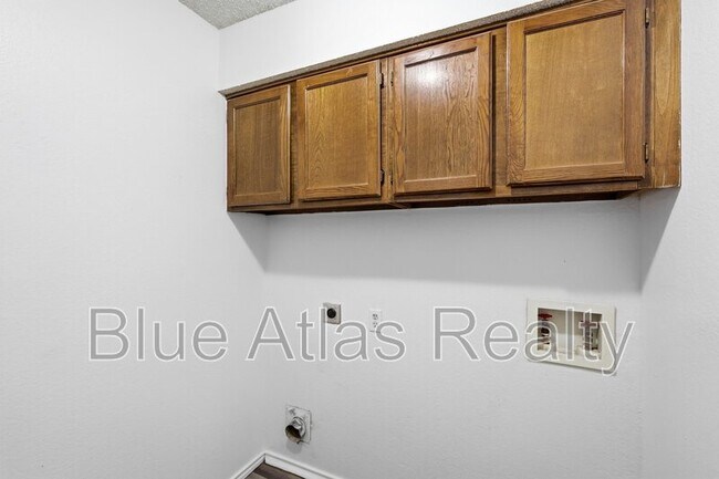 Building Photo - 2747 Countryside Ln