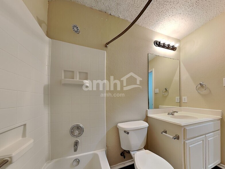 Building Photo - 2012 Cone Flower Dr