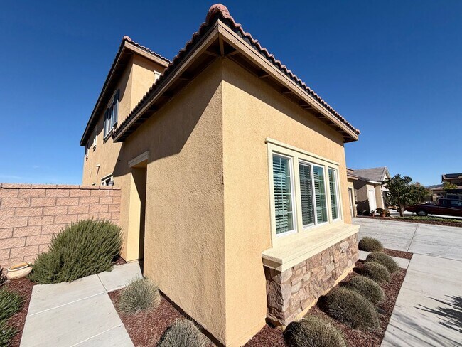 Building Photo - Solar Powered 4 Bedroom 3.5 Bath Sagewood Home with Private Casita & 3 Car Garage