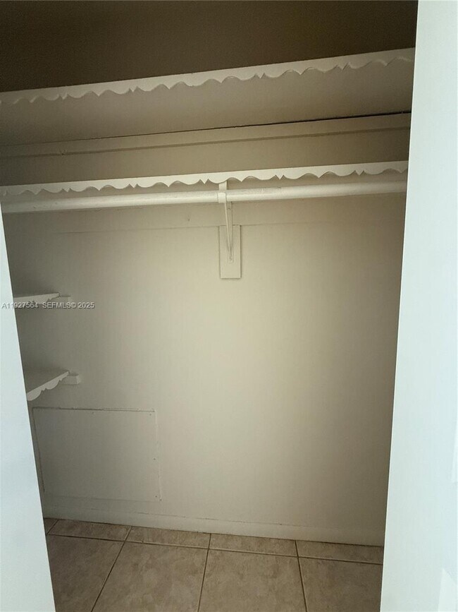 Building Photo - 1211 NE 23rd Ave