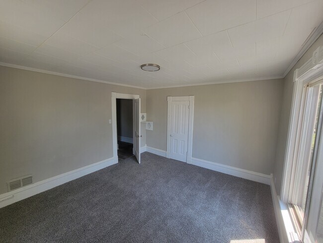 Building Photo - 516 2nd Ave S