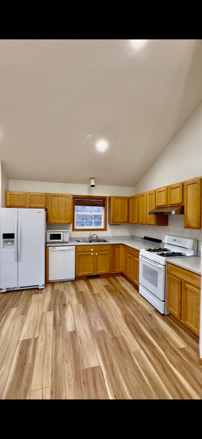 Building Photo - 7354 Windsor Dr N