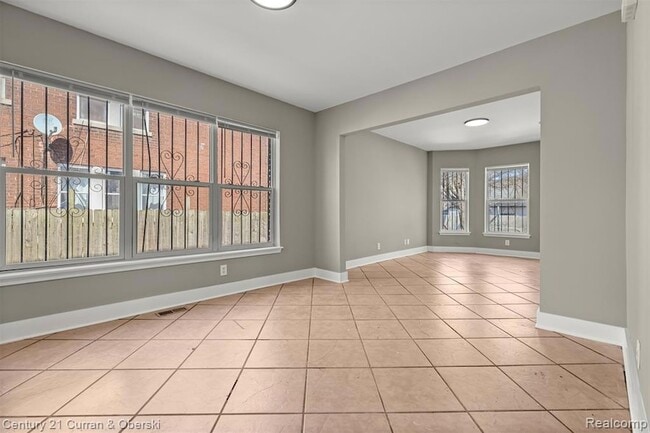 Building Photo - 1409 N Green St