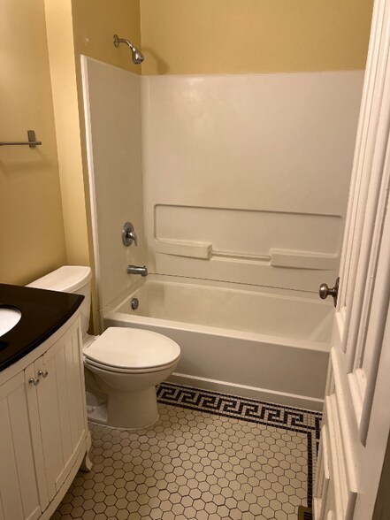 Building Photo - 46 Ringgold St