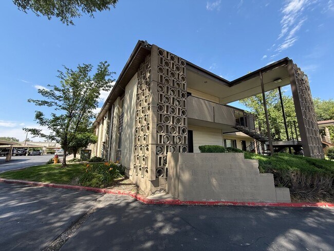 Building Photo - Spacious One-Bedroom Condo in Millcreek!