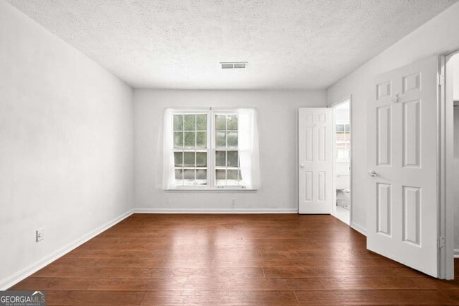 Building Photo - 151 Old Ferry Way