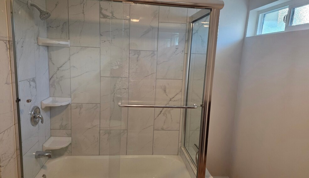 Building Photo - 728 Norbert Dr