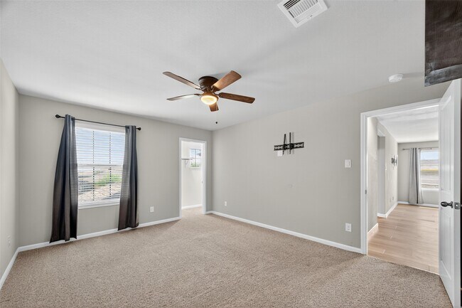 Building Photo - 718 Harvest Bluff Dr