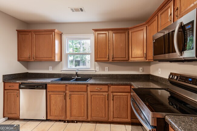 Building Photo - 705 Oxford Crest Ct NW