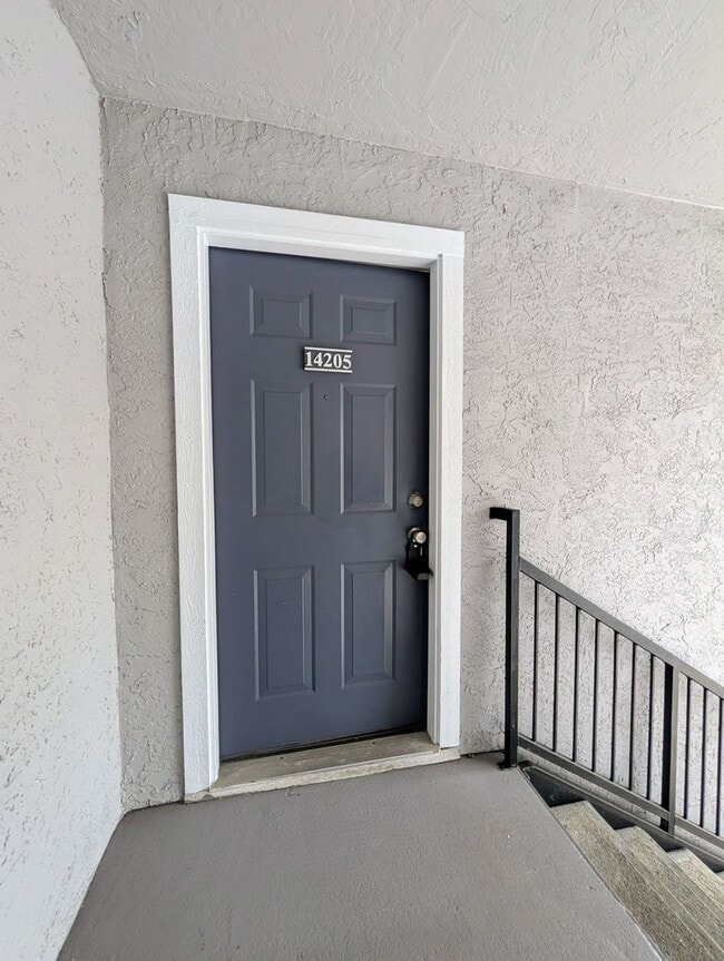 Building Photo - Bright & Well-Located 1BR/1BA Condo – Kendall Area