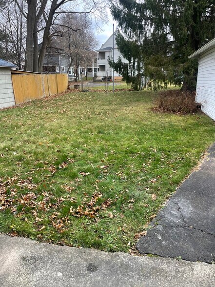 Building Photo - 36 Kneeland Ave