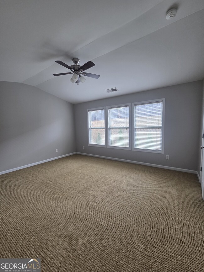 Building Photo - 2720 Beynon Ln NE