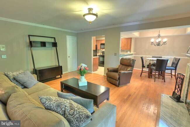 Building Photo - 5704 Chapman Mill Dr