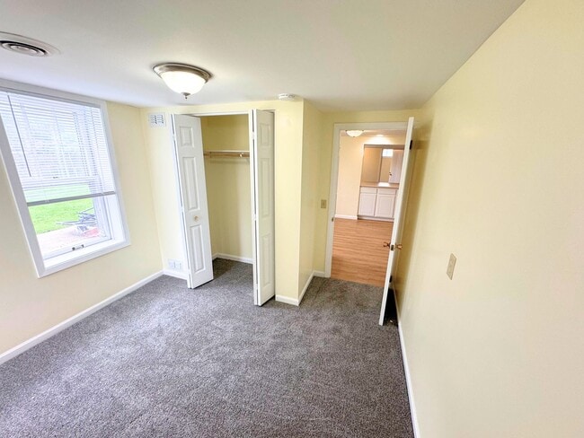 Building Photo - 1606HE