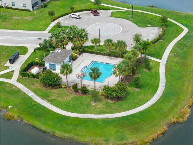 Building Photo - 724 Royal Empress Dr