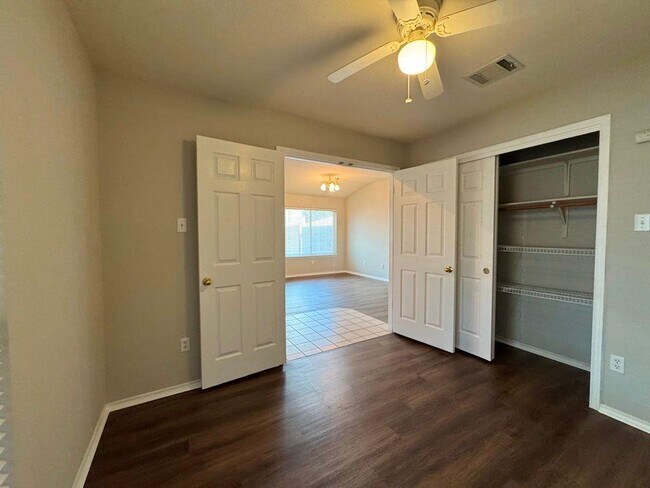 Building Photo - 1508 Highland Dr