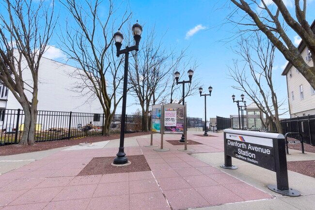 Building Photo - 312 Garfield Ave