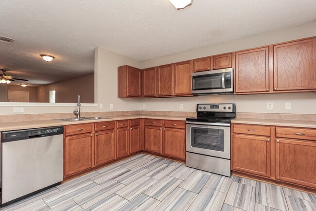 Building Photo - 5240 Sunsail Dr