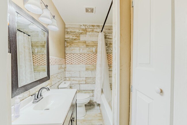 Building Photo - 112 W 34th St