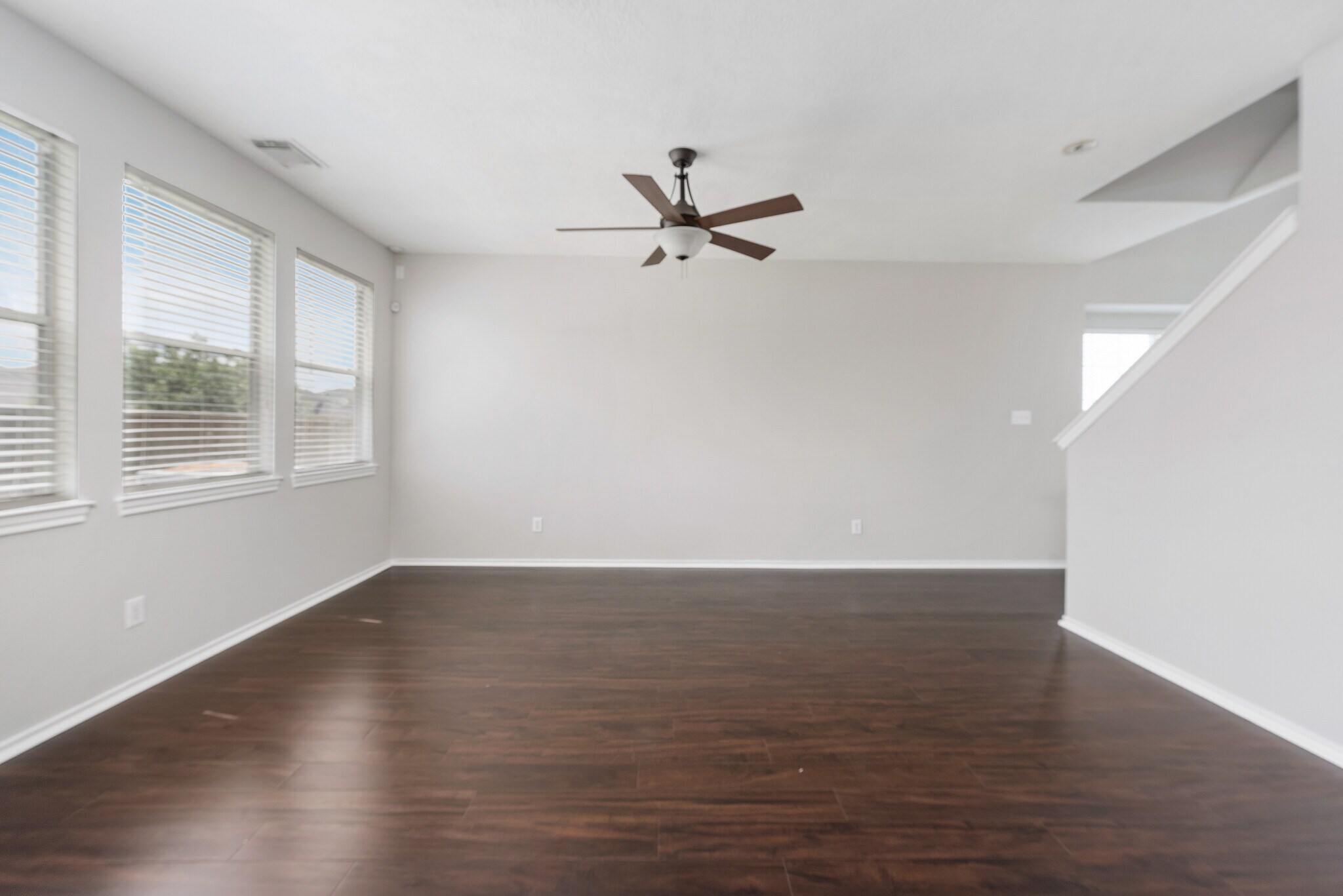 Building Photo - 14425 Rosehedge Ct