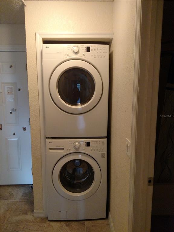 Building Photo - 222 Red Maple Pl