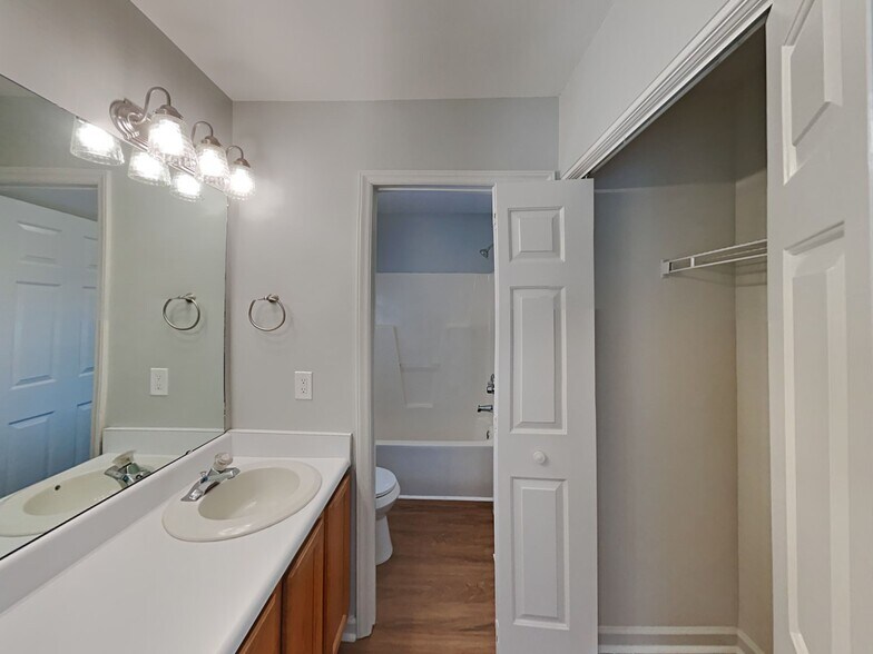 Building Photo - 6 Creeks Edge Ct