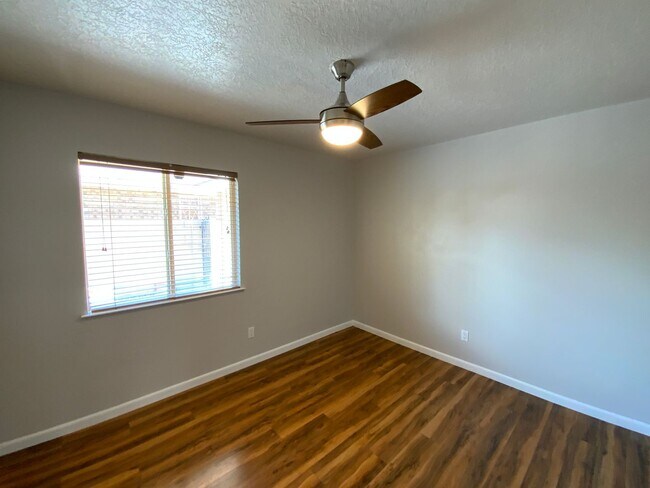 Building Photo - 3 Bedroom Single Story home Near Paseo Del...