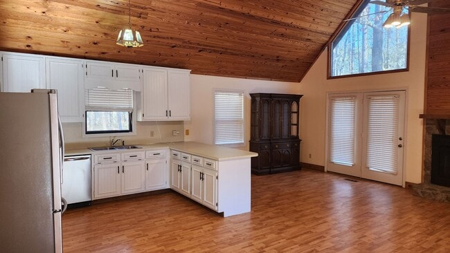 Building Photo - Home Located in Hamilton, Close to Lake Harding!