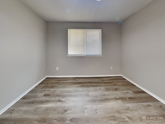 Building Photo - 10406 Overview Dr