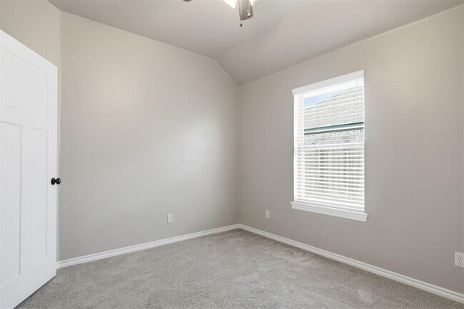 Building Photo - 3613 Regal Dr