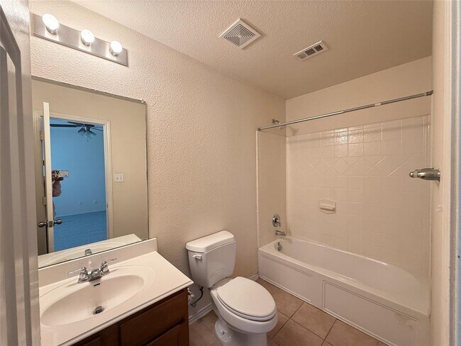 Building Photo - 279 Housefinch Loop